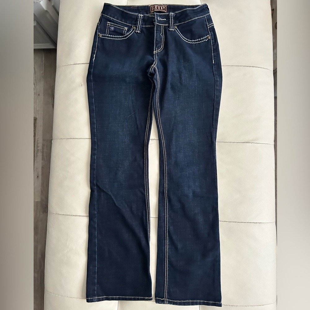 NWOT Classic Blue Straight Leg Jeans with Contrast Stitching